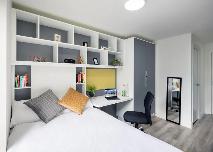 Aparthotel Mayor Square 3*
